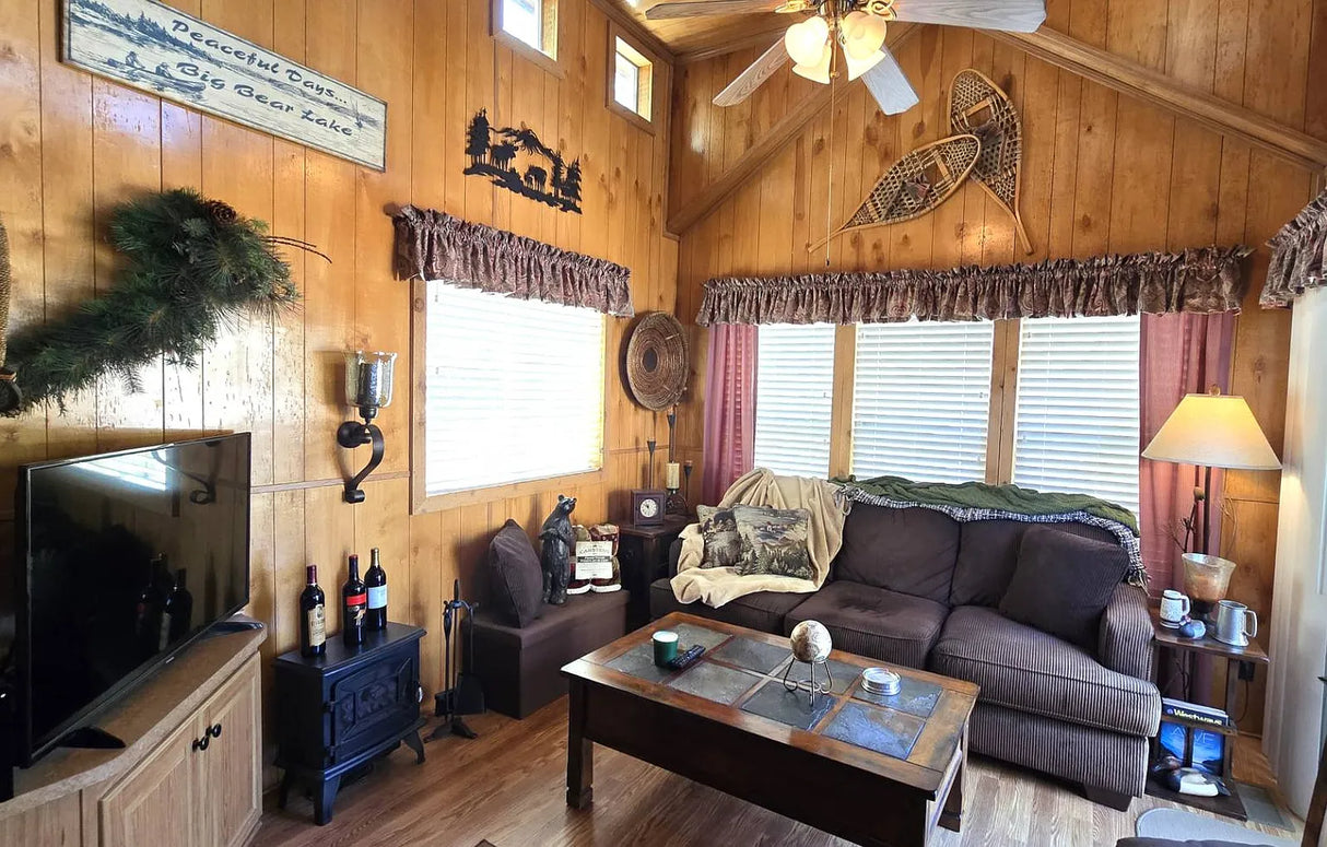 Big Bear Mobile Estates, Space RV2