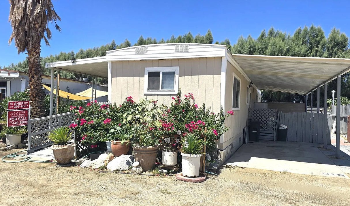 Palm Drive Court, Space D12