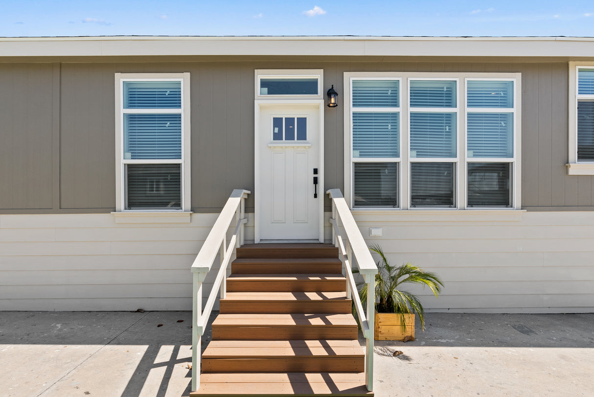 PACIFIC DUPLEX 3 - 3BD X 2BA 1,940 SQFT