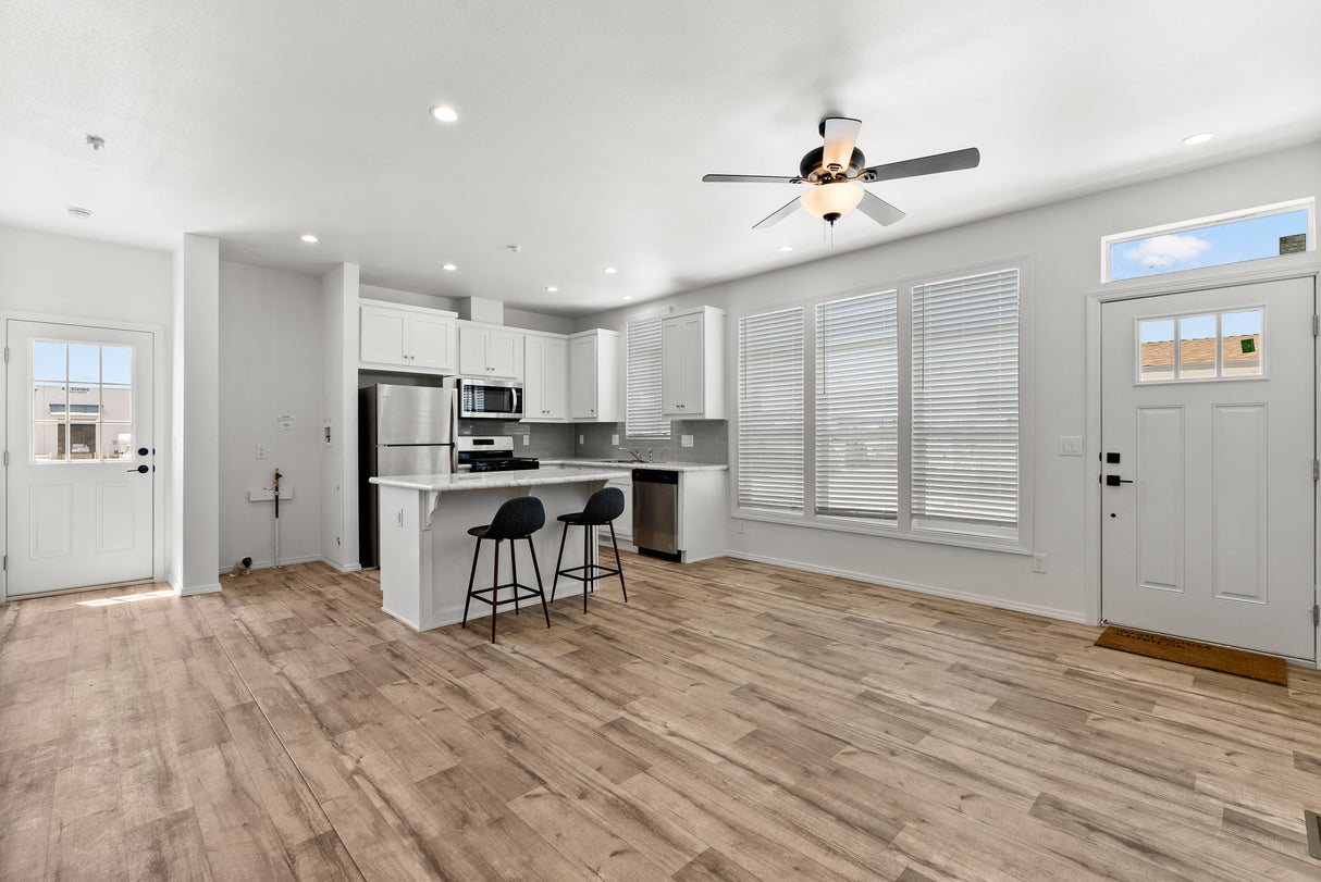 PACIFIC DUPLEX 3 - 3BD X 2BA 1,940 SQFT