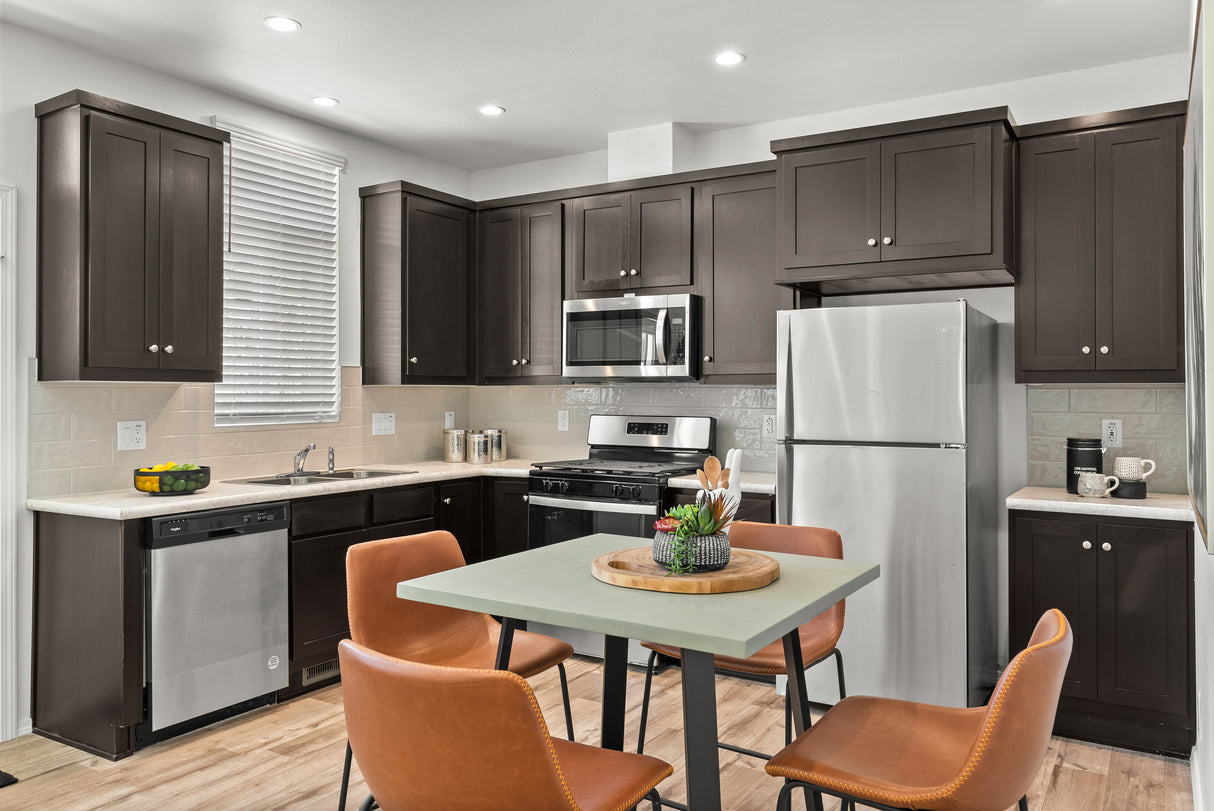 PACIFIC DUPLEX 4 - 3BD X 1BA 1,620 SQFT