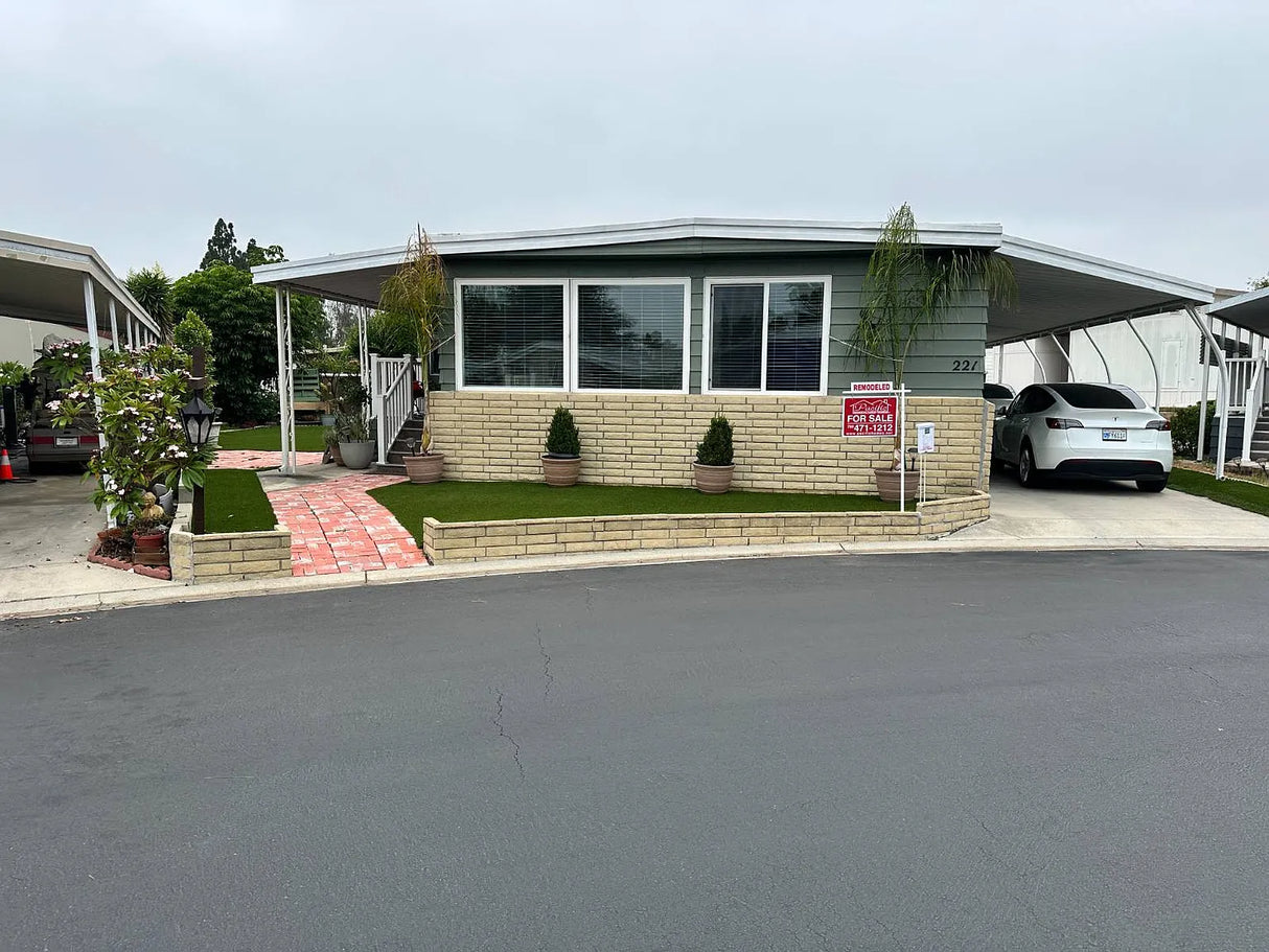 Forest Gardens, Space 221