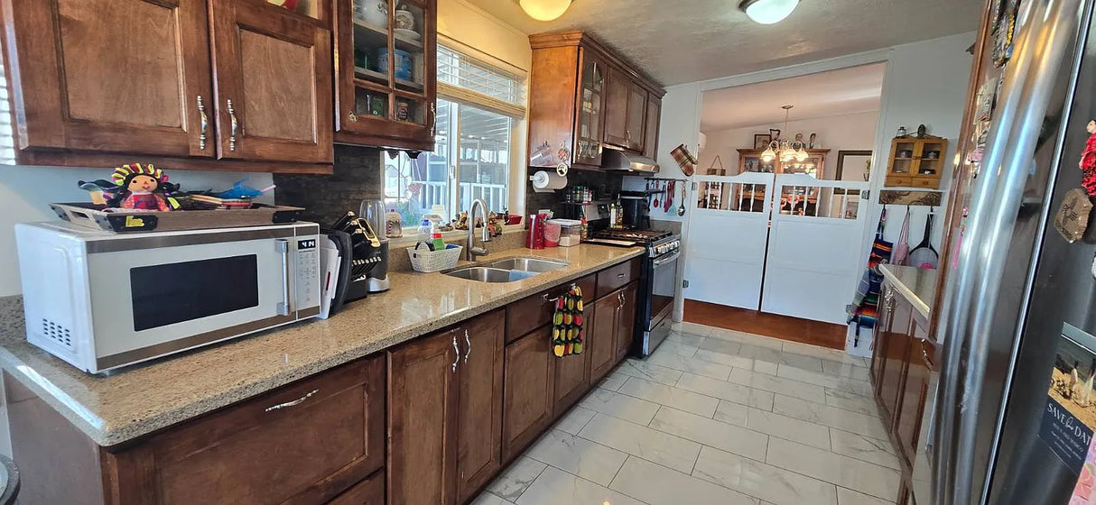 Pecan Park, Space 100