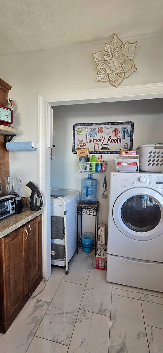 Pecan Park, Space 100