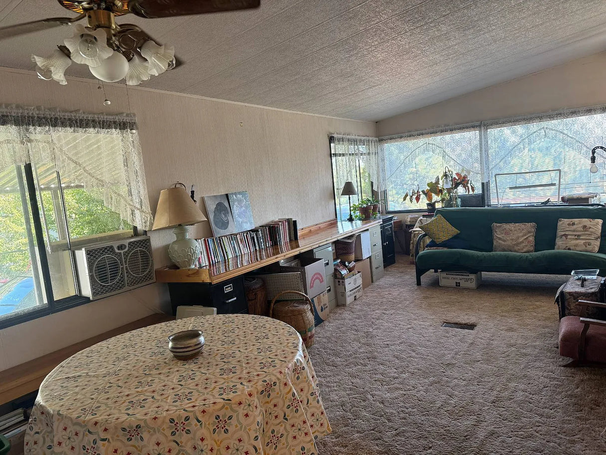 Oakridge Mobile Estates, Space 38