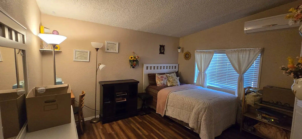 Pecan Park, Space 100