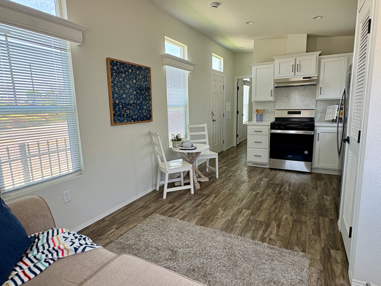 Pacific Chalet ADU SM8A- 1BD & 1BA - 398sqft