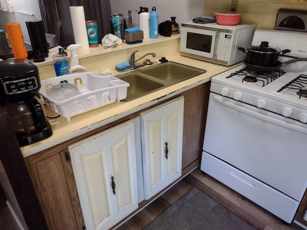 Oakridge Mobile Estates, Space 11