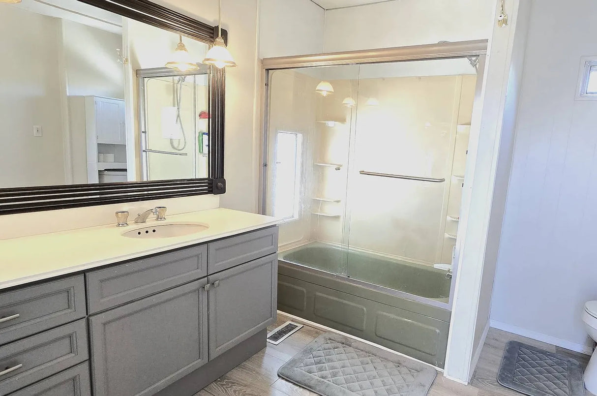 Palm Drive Court, Space D12