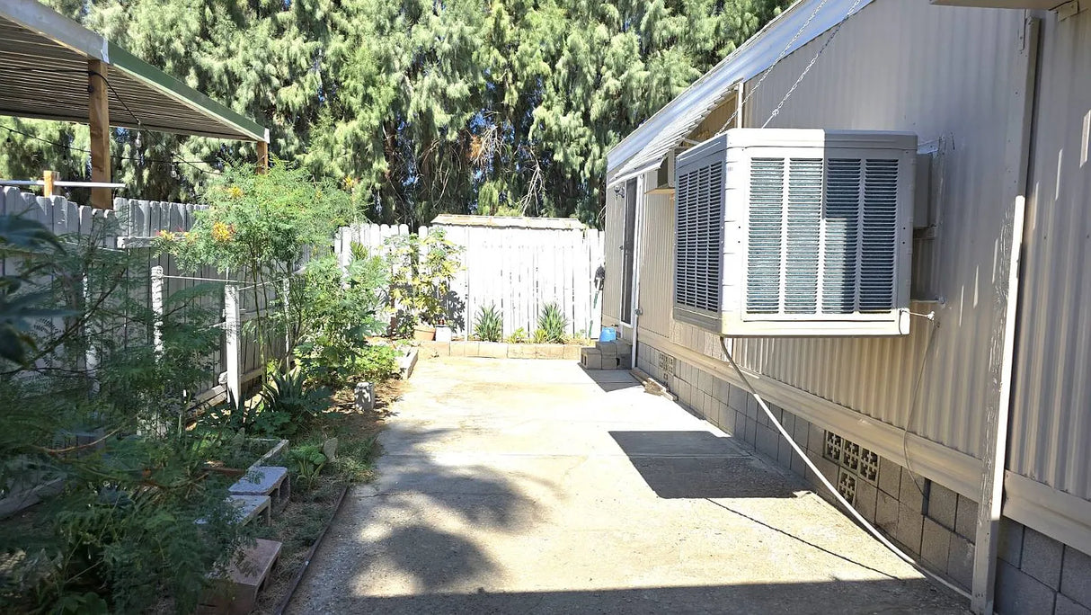 Palm Drive Court, Space D12