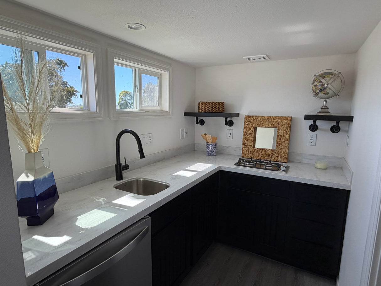 Pacific Acorn 13 - Studio with Loft