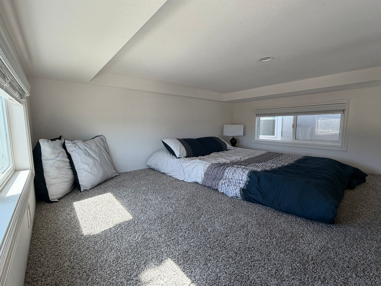 Pacific Acorn 13 - Studio with Loft