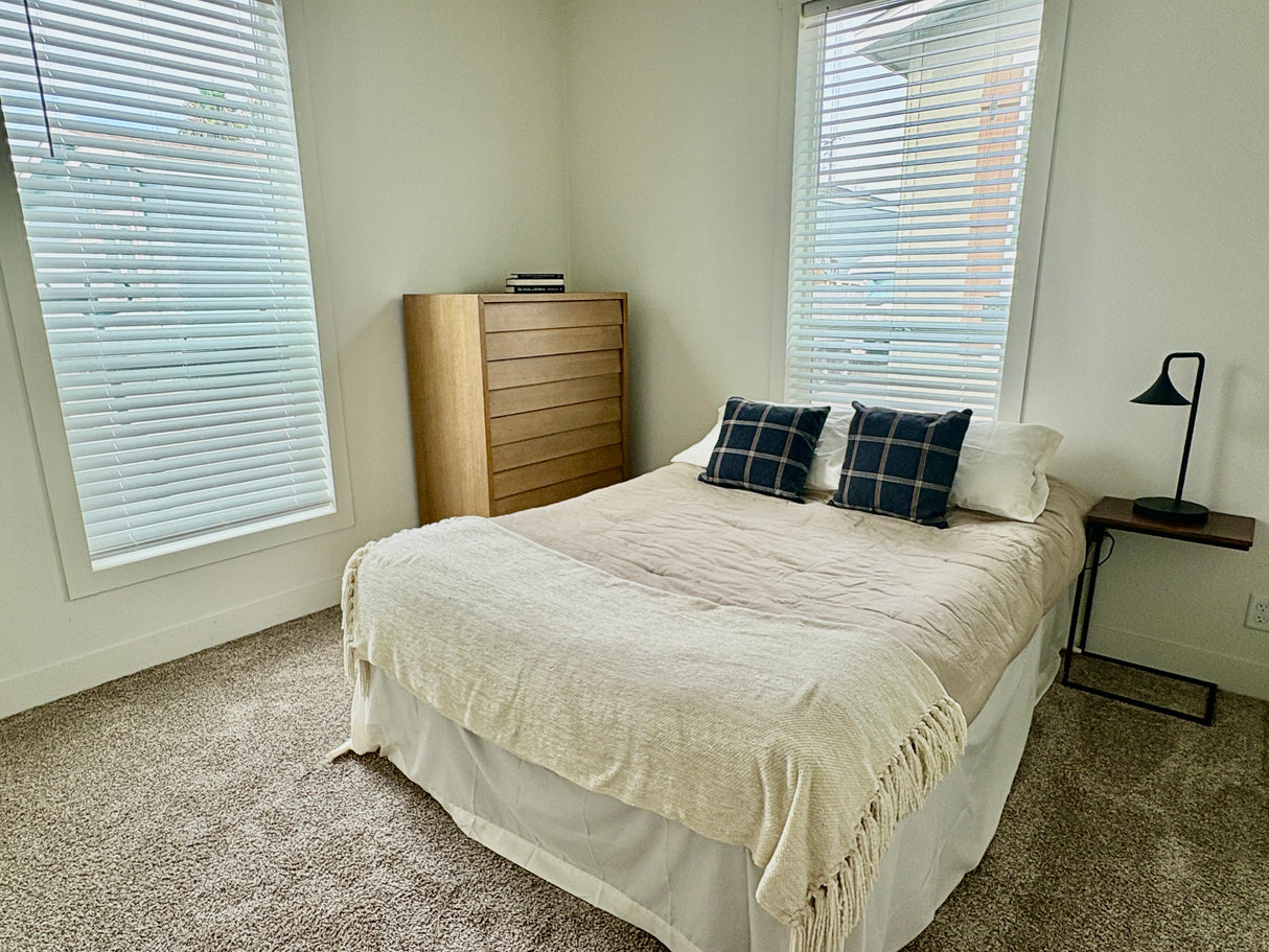 Pacific New Age SM9- 3BD & 2BA 1,188 SQFT