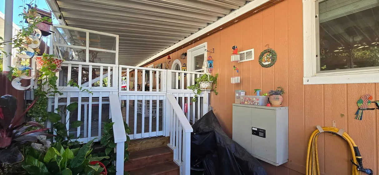 Pecan Park, Space 100