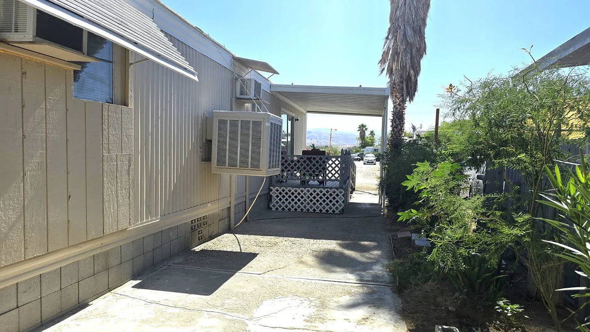 Palm Drive Court, Space D12