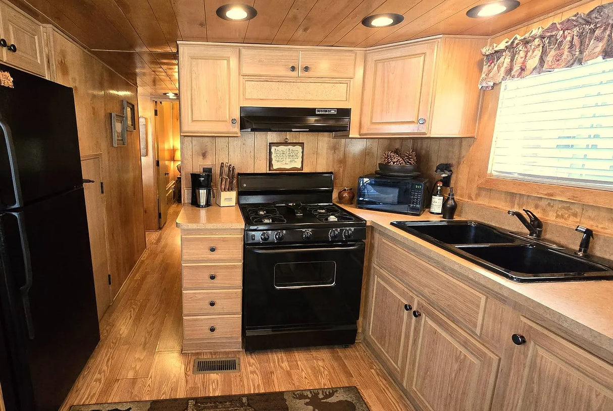 Big Bear Mobile Estates, Space RV2