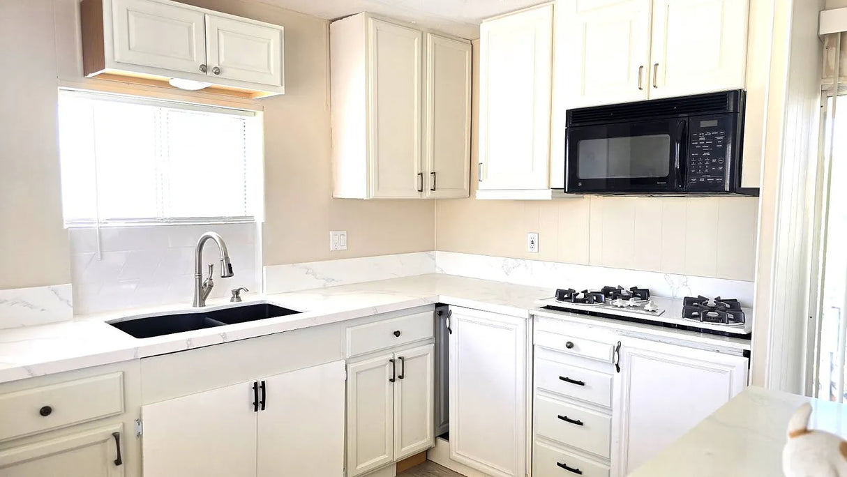 Palm Drive Court, Space D12