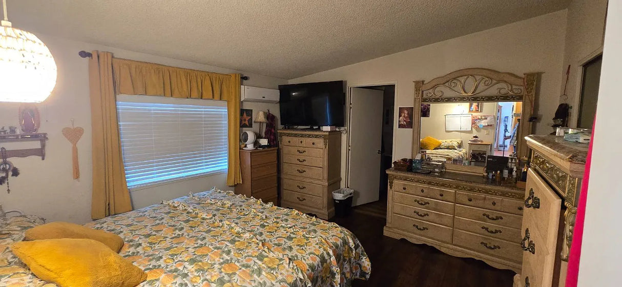 Pecan Park, Space 100