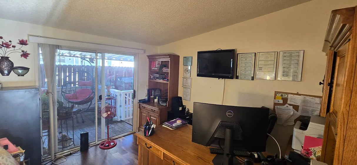 Pecan Park, Space 100