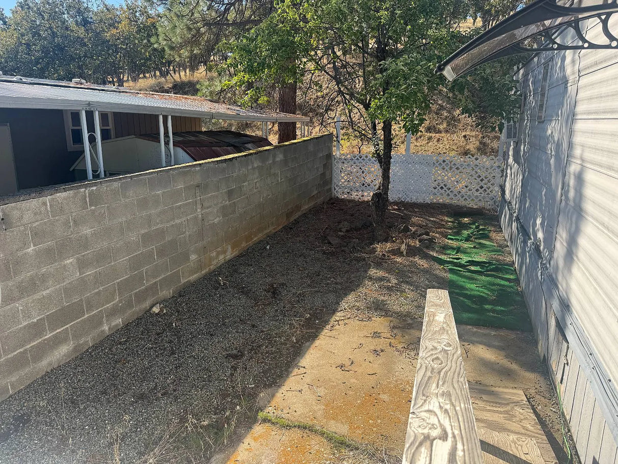 Oakridge Mobile Estates, Space 11