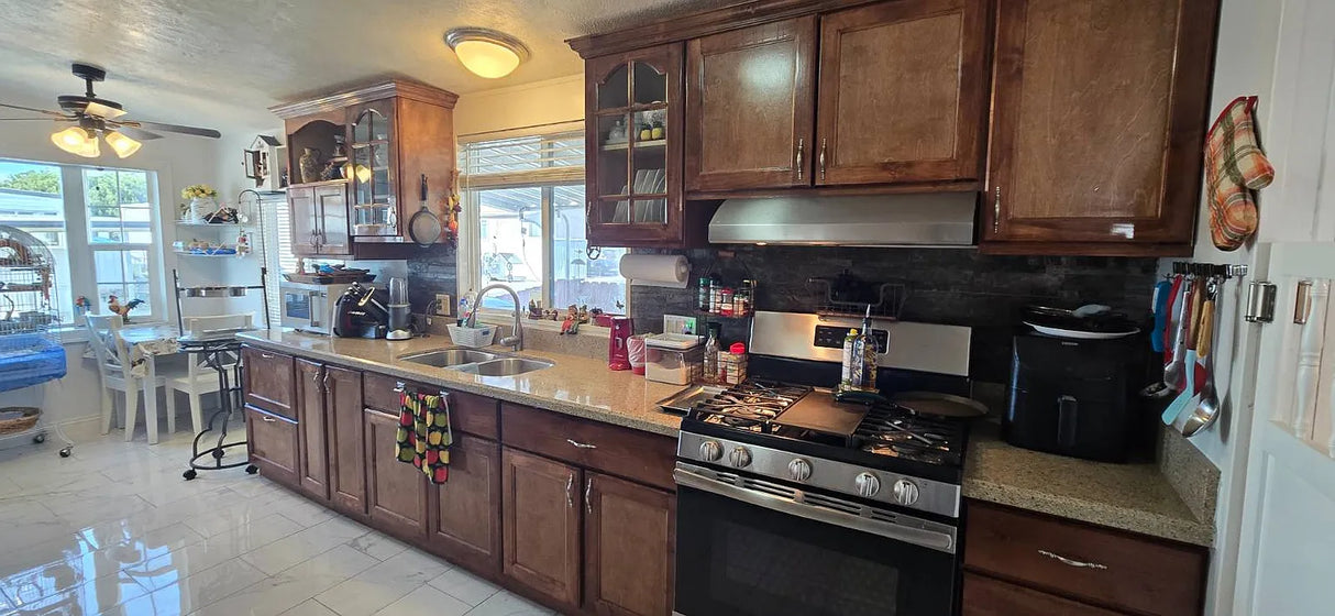 Pecan Park, Space 100