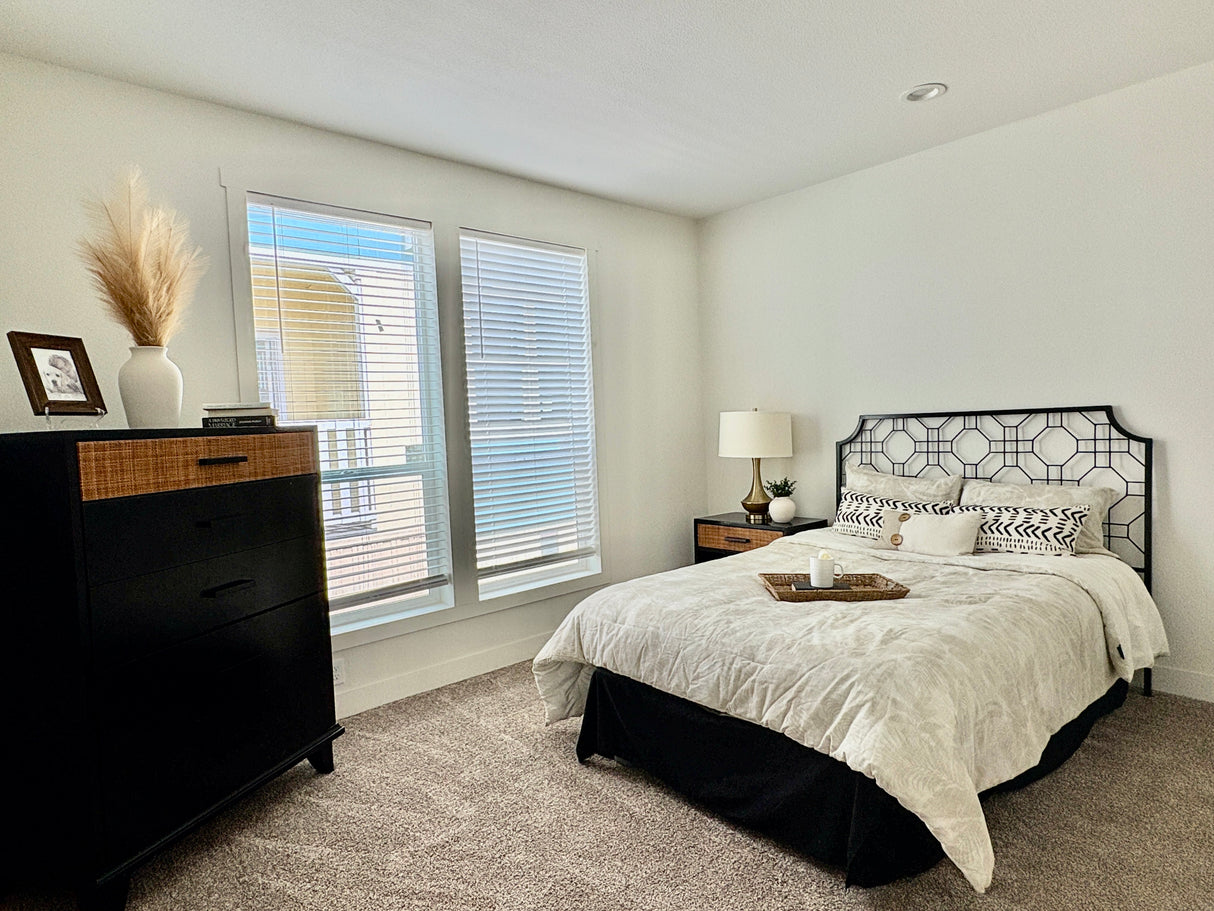 Pacific New Age SM9- 3BD & 2BA 1,188 SQFT