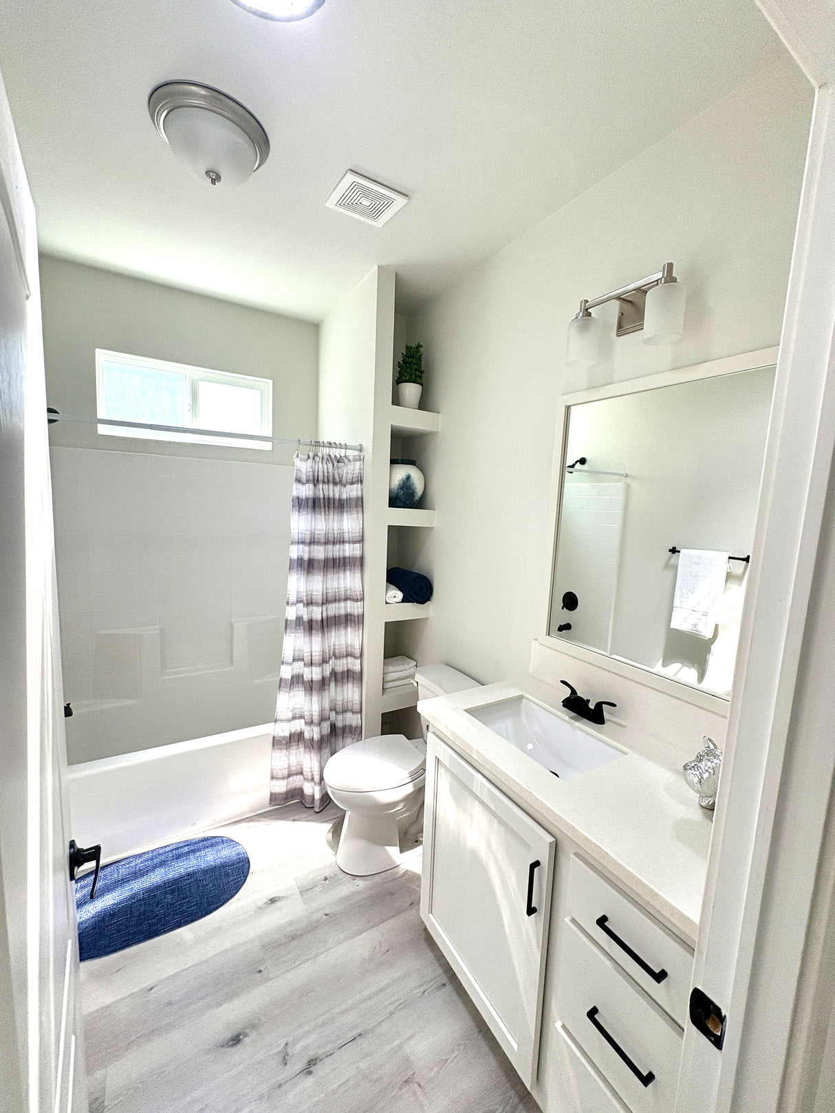 Pacific Palace SM5- 3BD & 2BA 1,831 SQFT