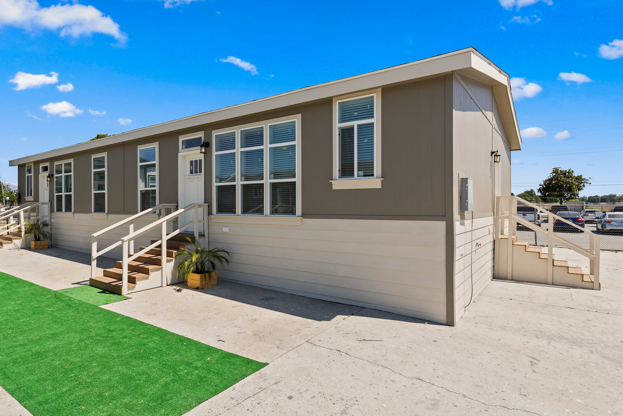 PACIFIC DUPLEX 1 - 2BD X 2BA 1,836 SQFT