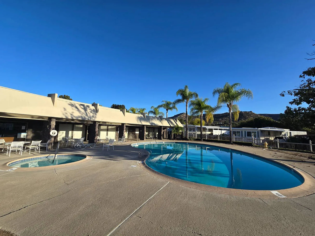 Monterey Lodge, Space 111