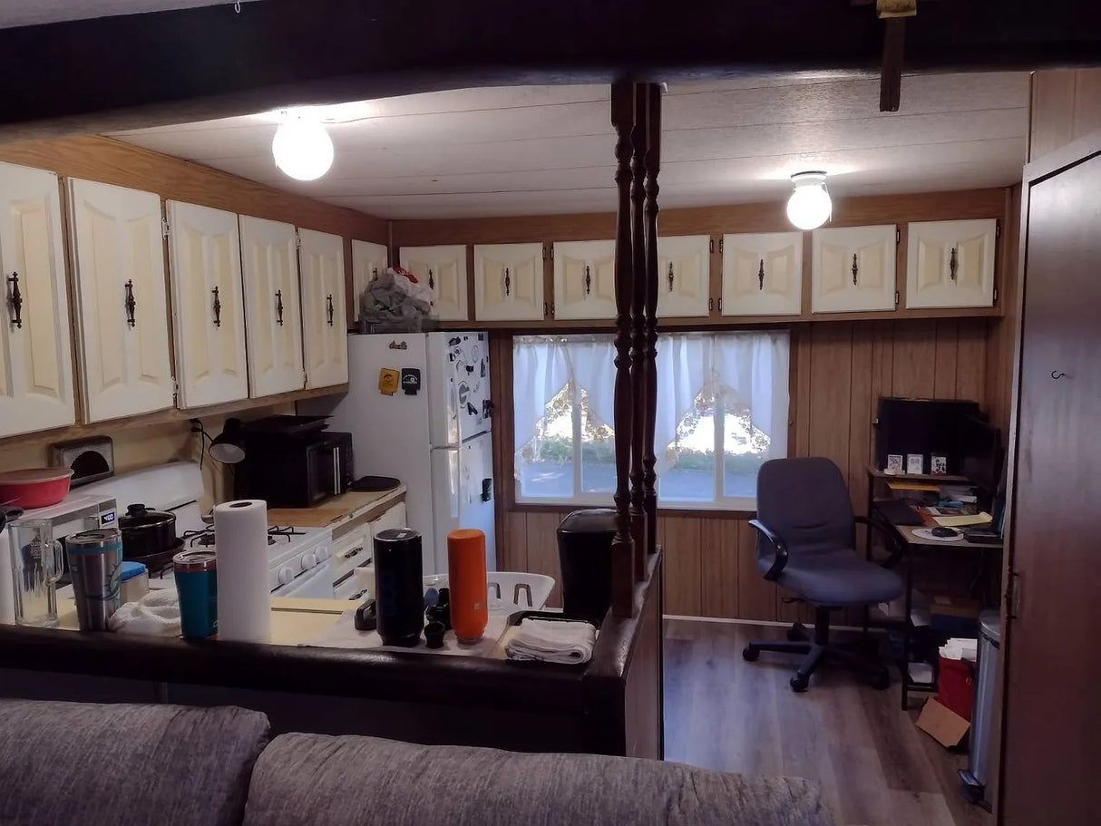 Oakridge Mobile Estates, Space 11