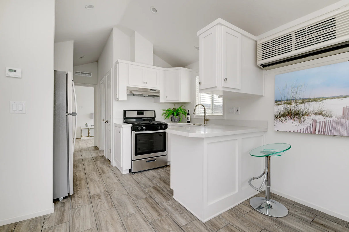 Pacific Beach Park 1BD & 1BA 399 SQFT