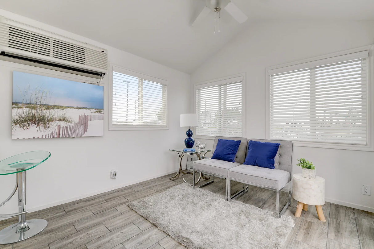 Pacific Beach Park 1BD & 1BA 399 SQFT