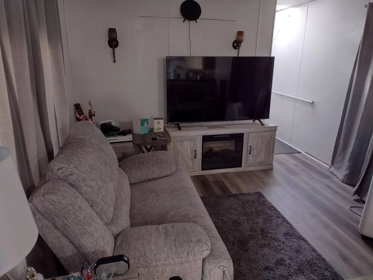 Oakridge Mobile Estates, Space 11