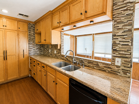 Lakeshore Gardens 7114