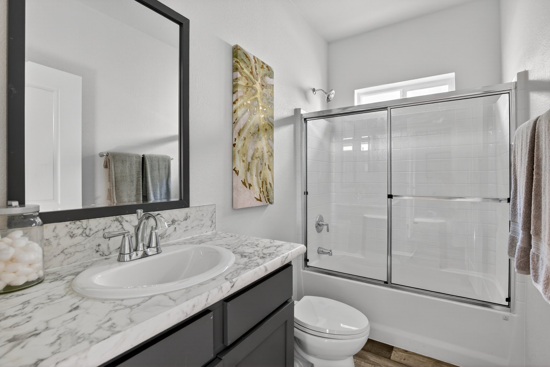 8a Pacific Del Mar second bathroom