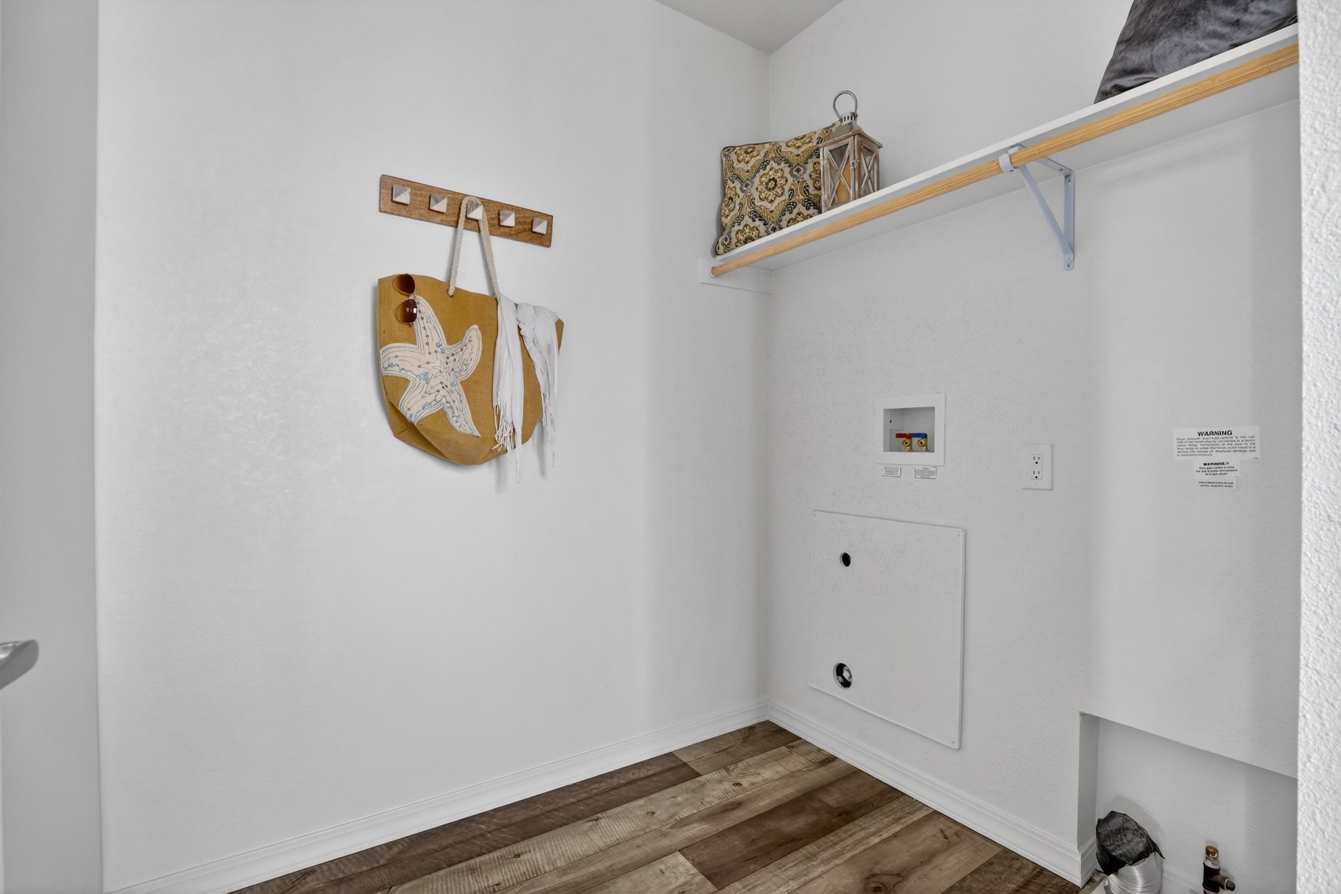 9 Pacific Del Mar laundry room