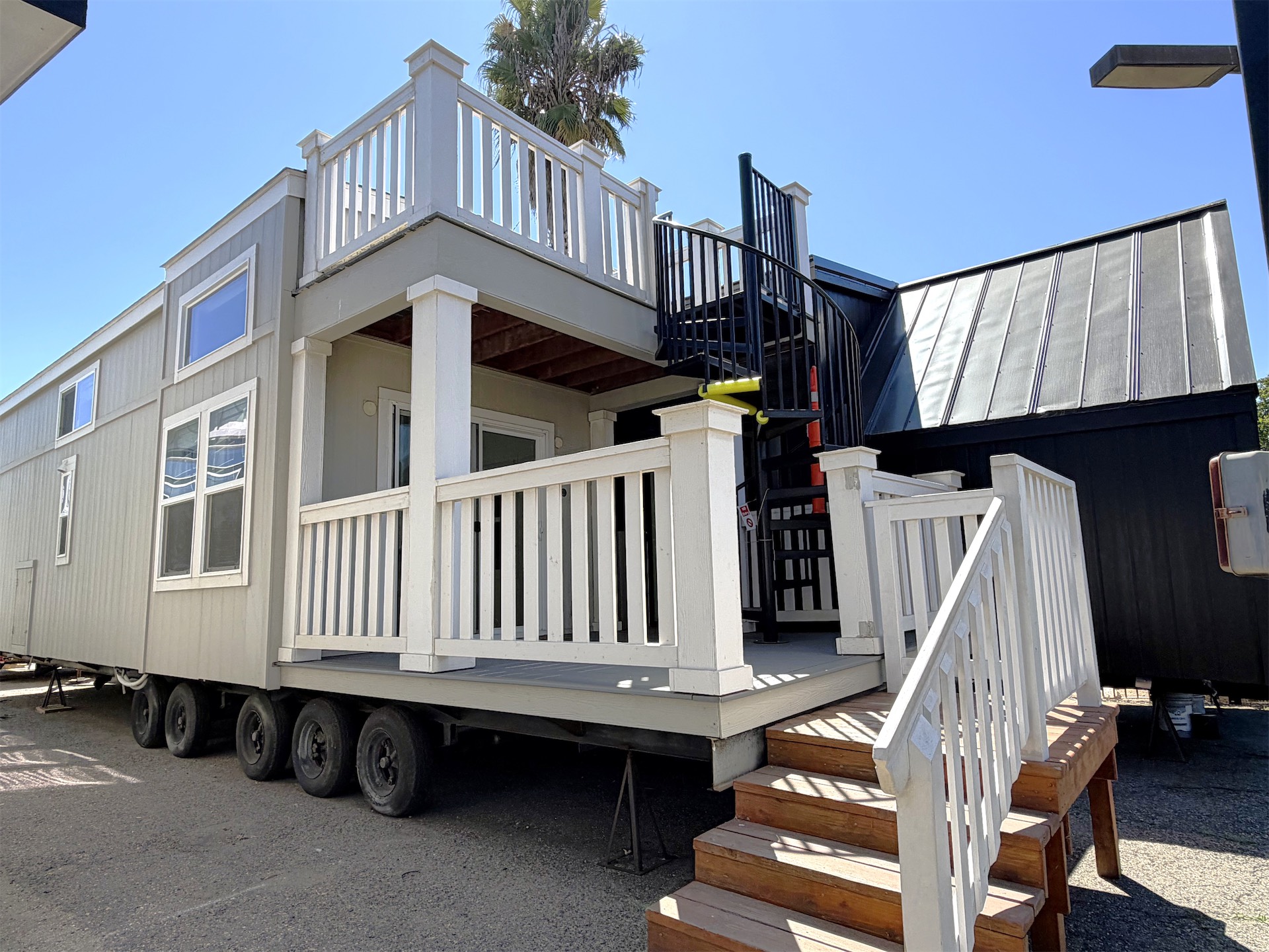 Pacific Acorn 10 exterior