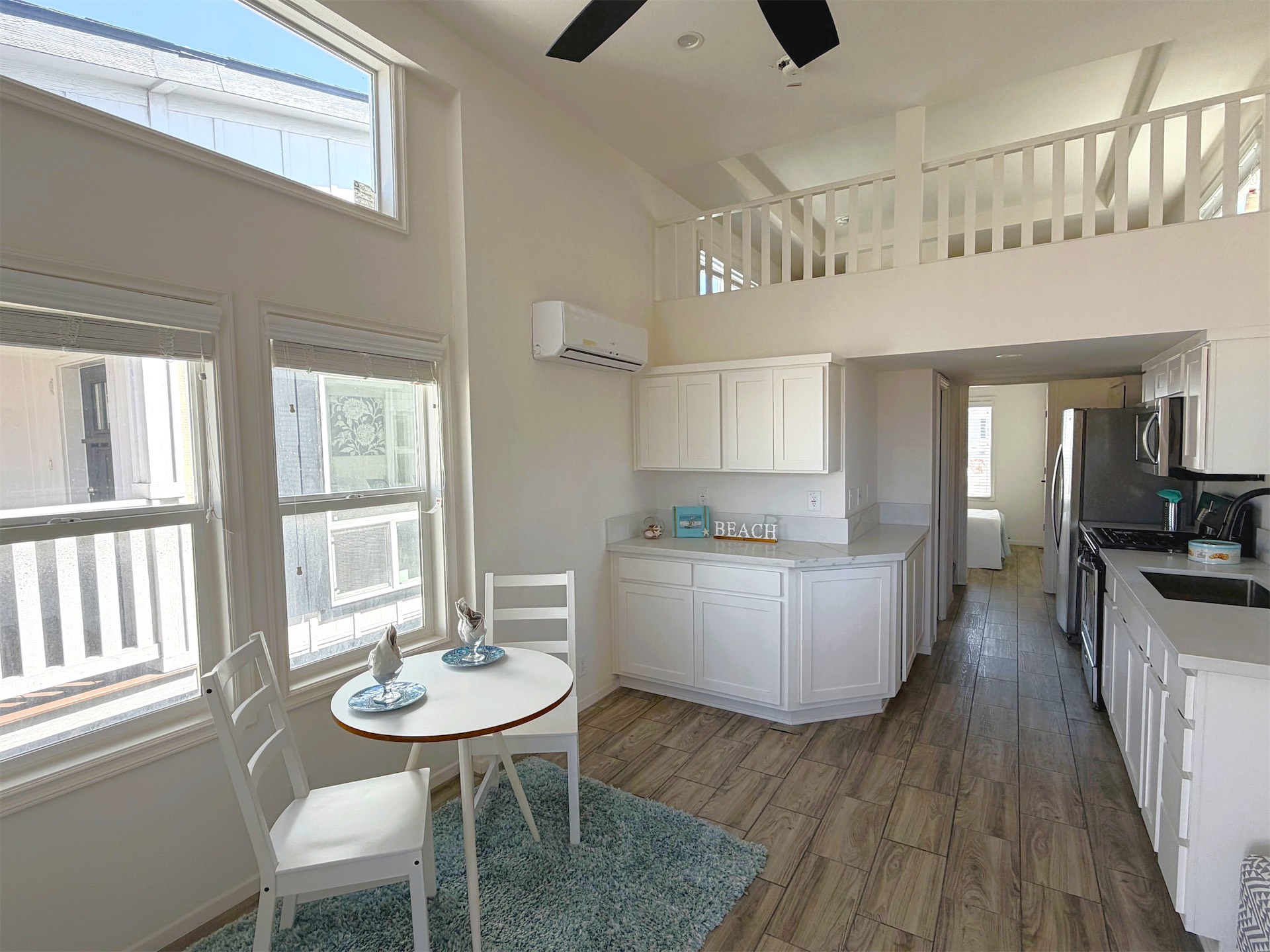 Pacific Acorn 10 living room and kitchen