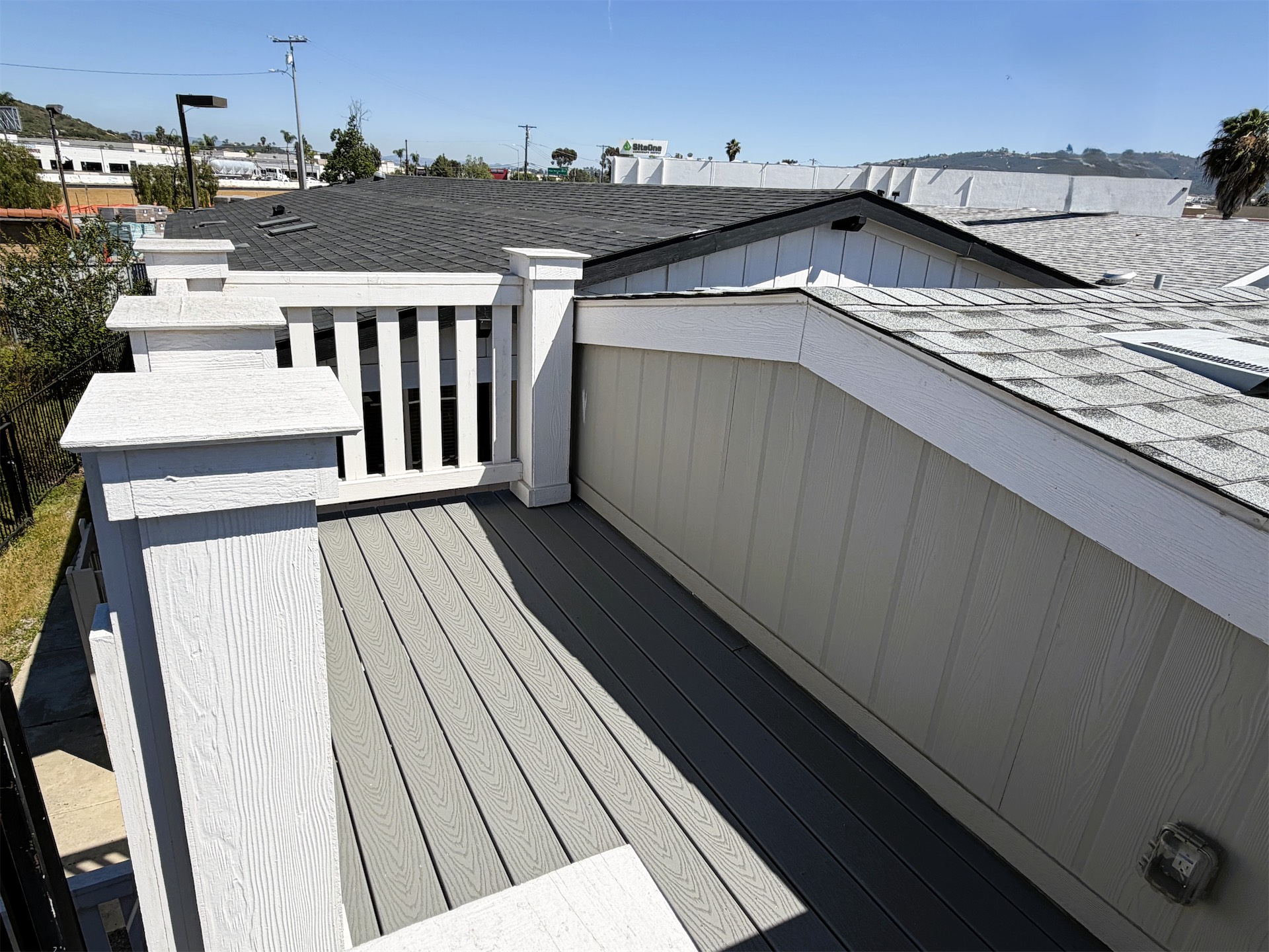Pacific Acorn 10 sundeck