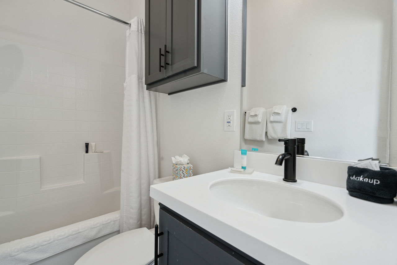 Pacific Acorn 15 bath 1