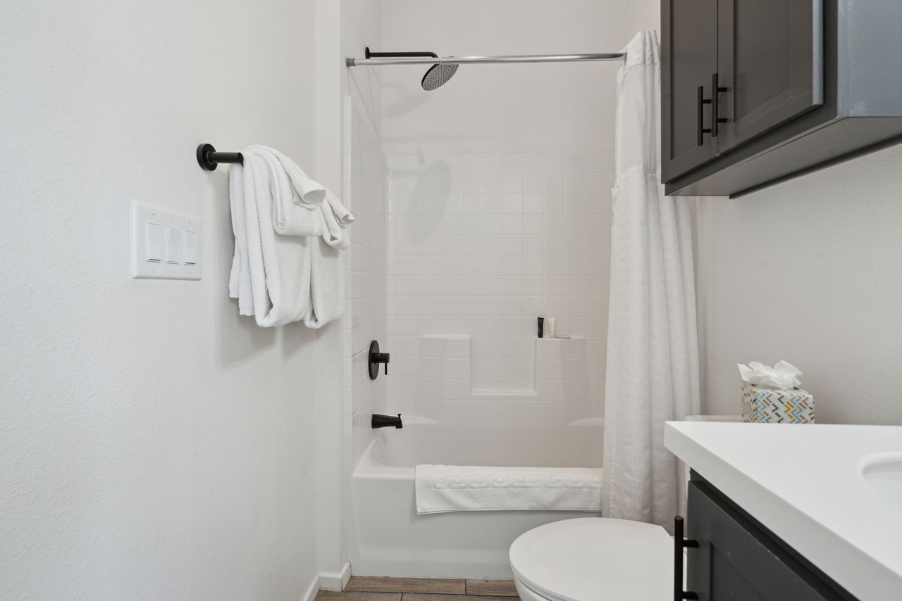 Pacific Acorn 15 bath 2