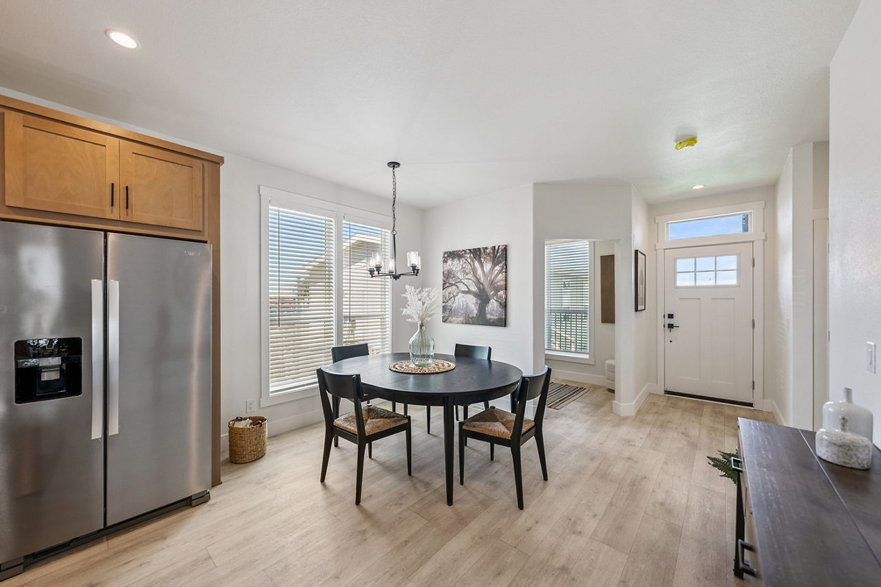 Pacific Alta 5 dining room and entry