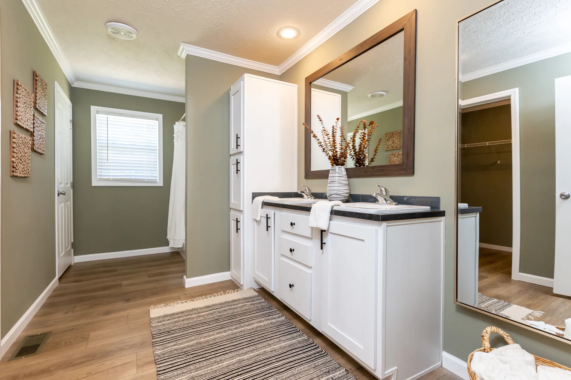 Pacific Coast 18 large bathroom