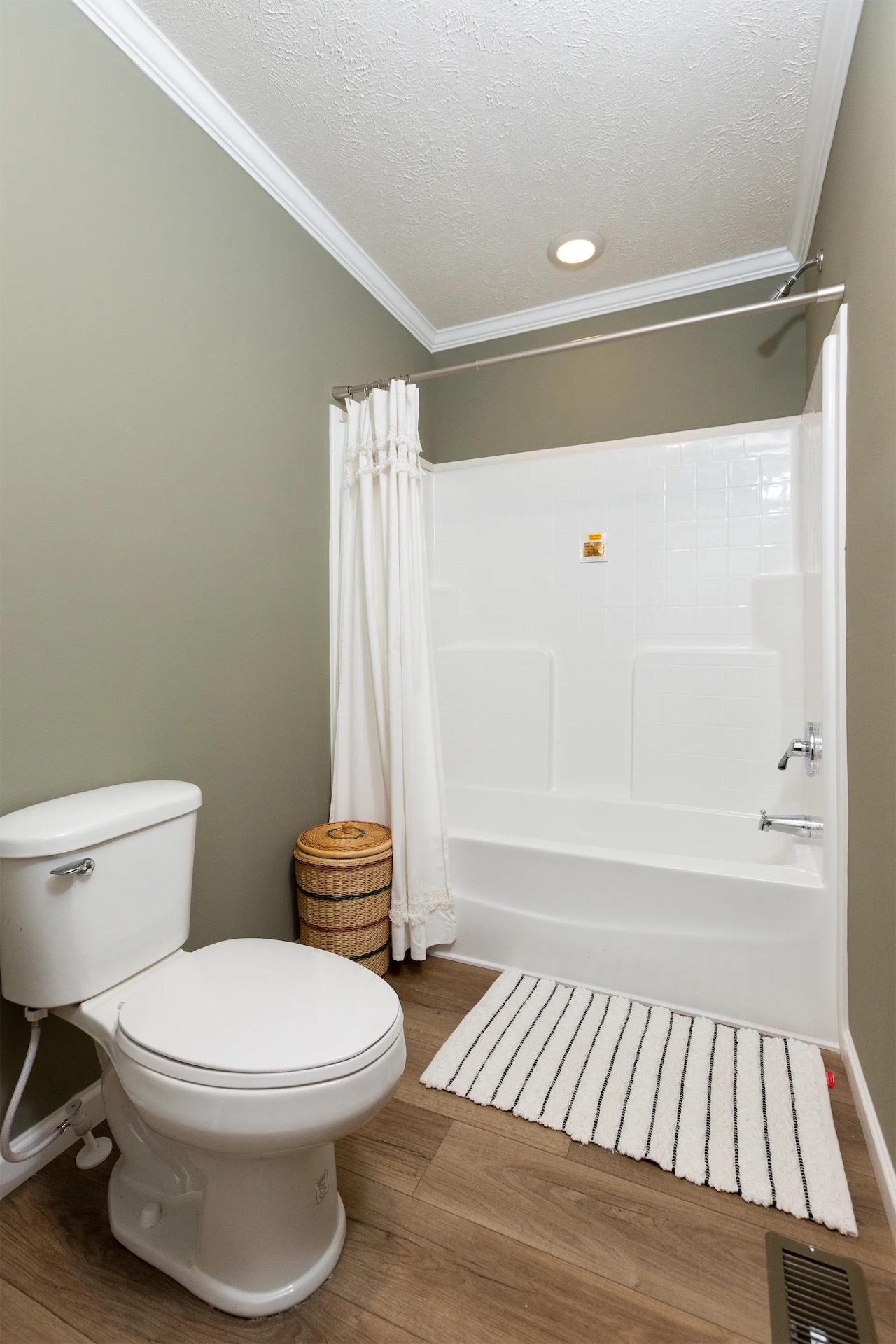 Pacific Coast 18 secondary bathroom
