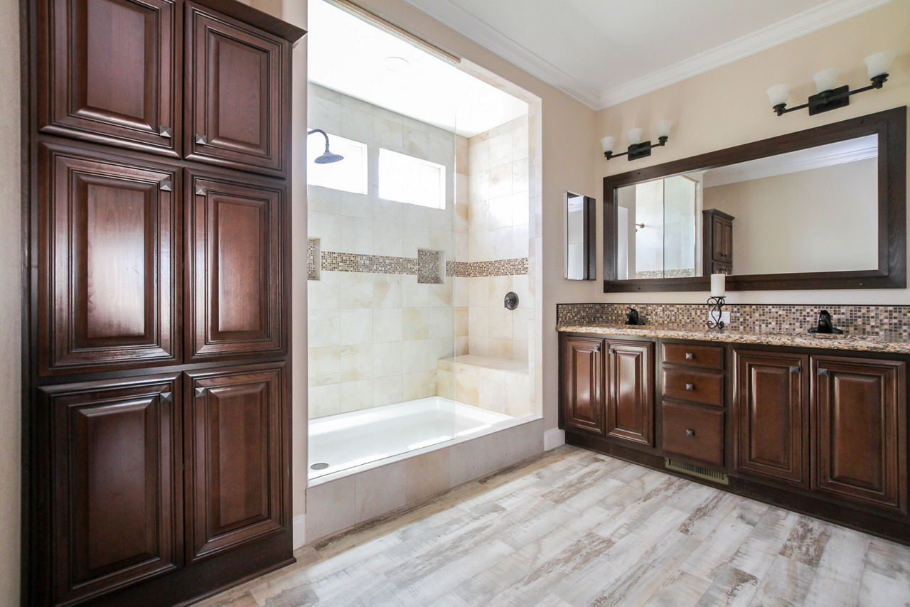 Pacific Crown 4 primary bath