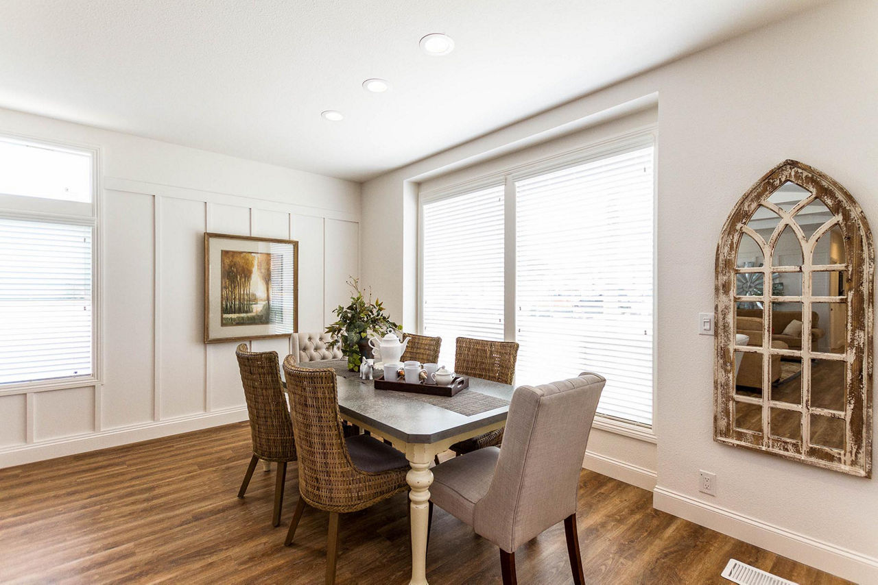 Pacific Crown 6 dining room