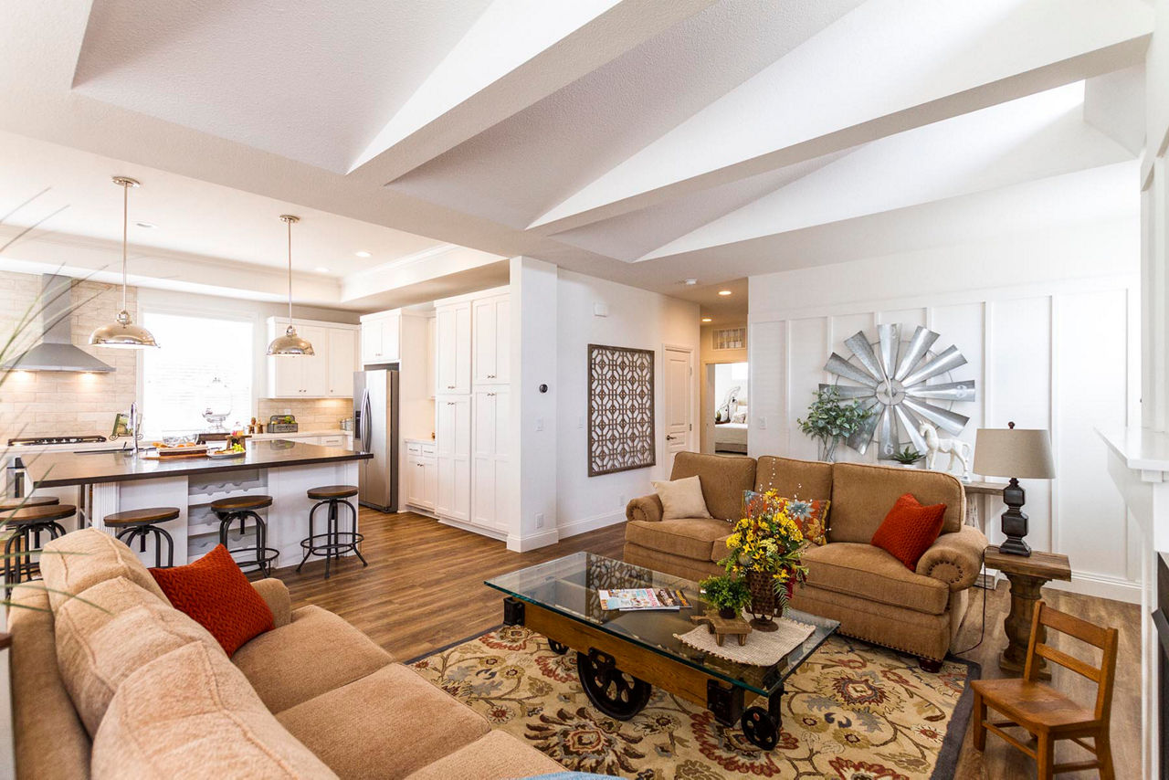 Pacific Crown 6 living and kitchen