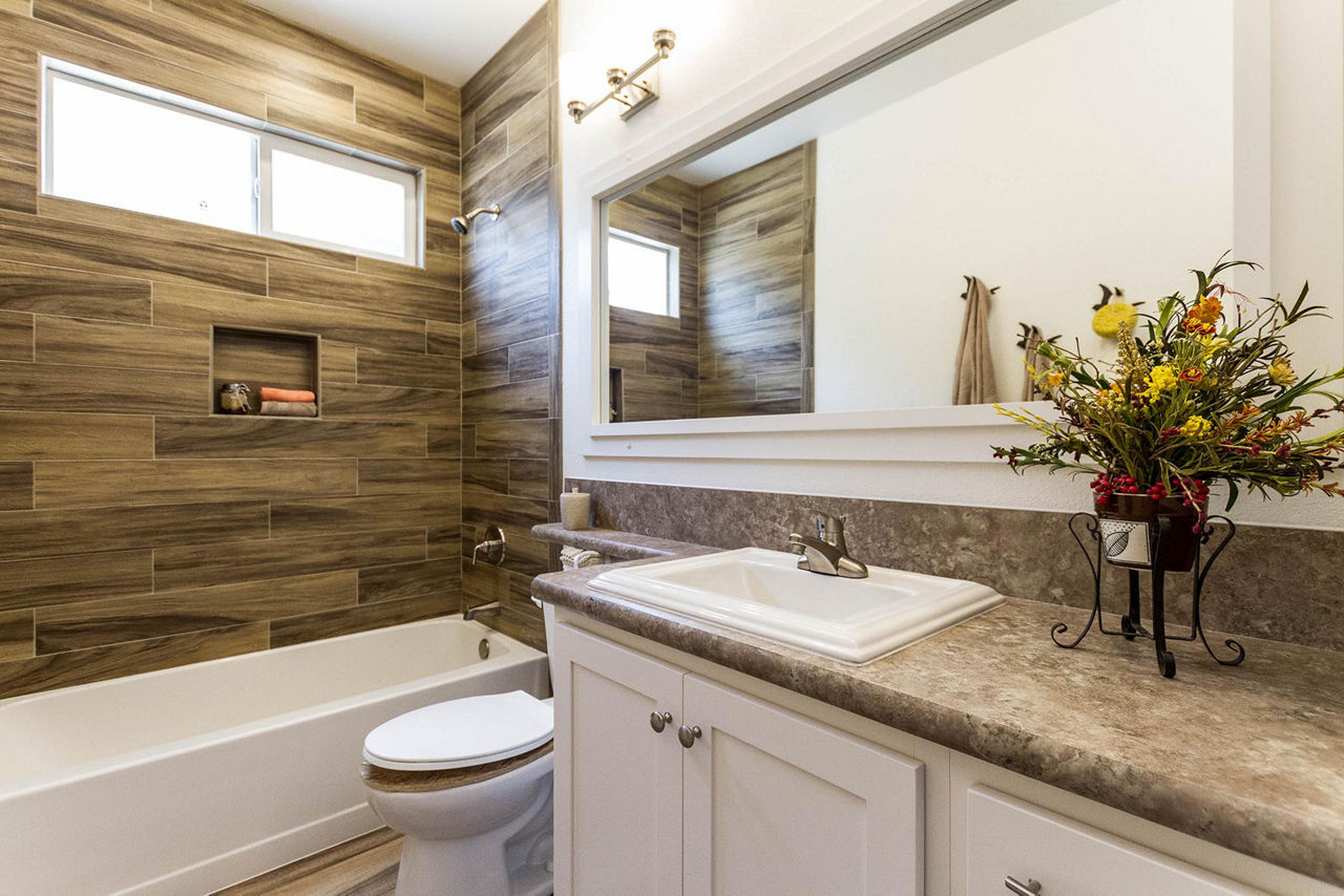 Pacific Crown 6 second bathroom