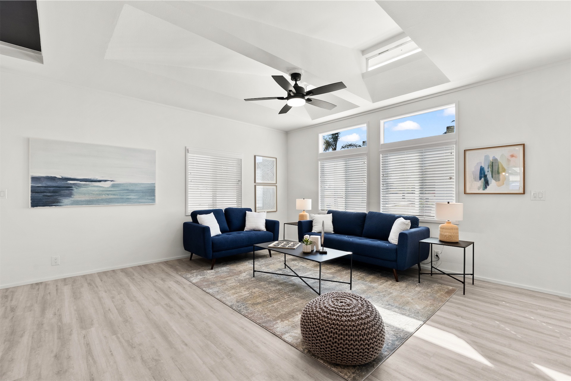Pacific Peak 6 Living Room 3