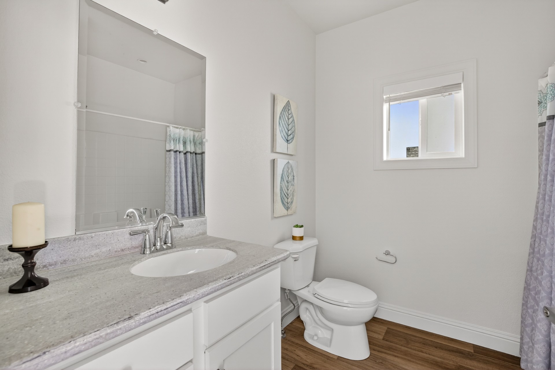 Pacific Vegas 5 secondary bathroom